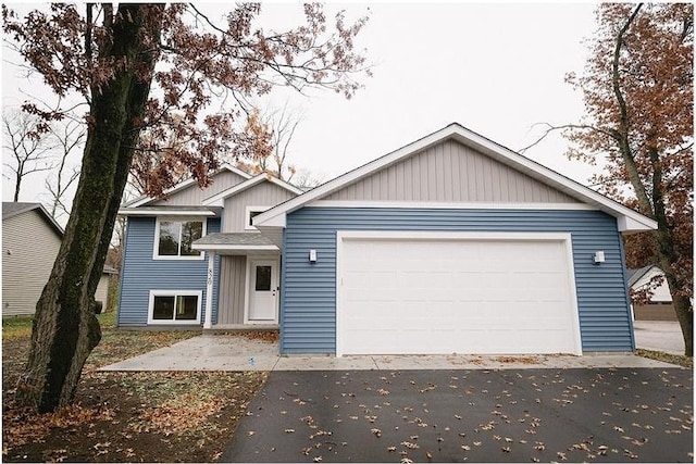 view of front facade with a garage