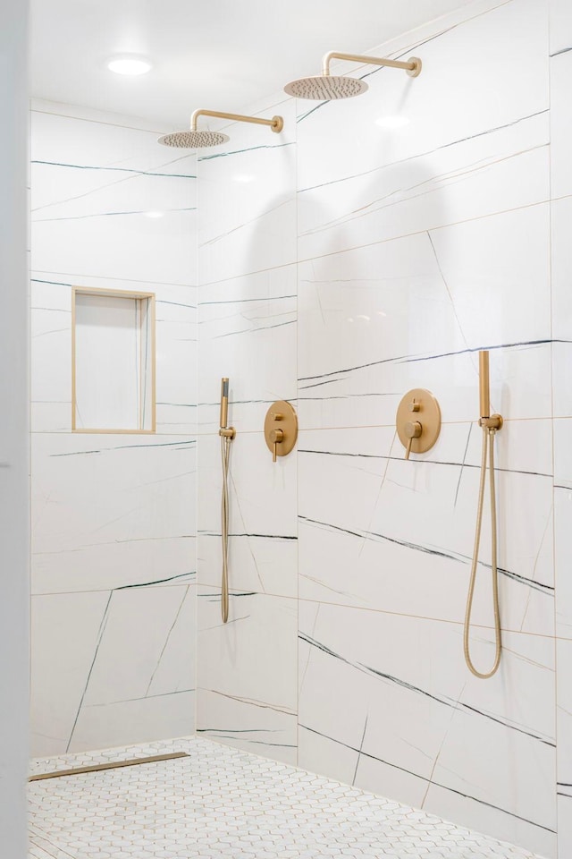 bathroom featuring tiled shower