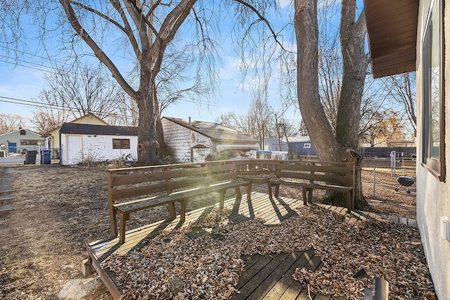 view of yard with an outdoor structure