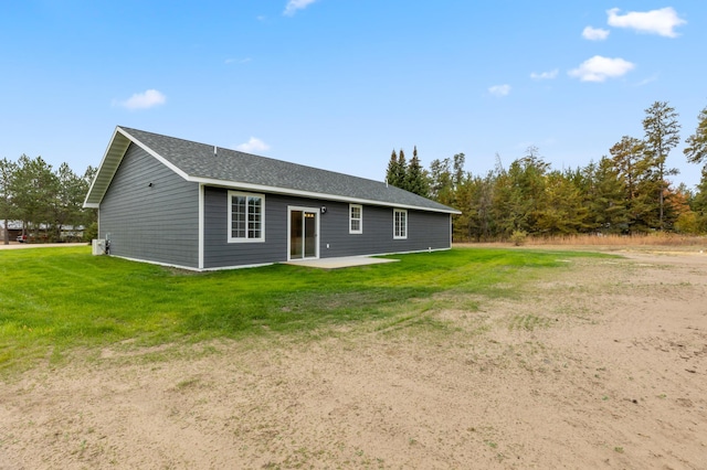 view of front of house featuring a patio and a front lawn