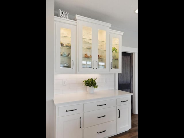 bar with white cabinets, dark wood-type flooring, and decorative backsplash