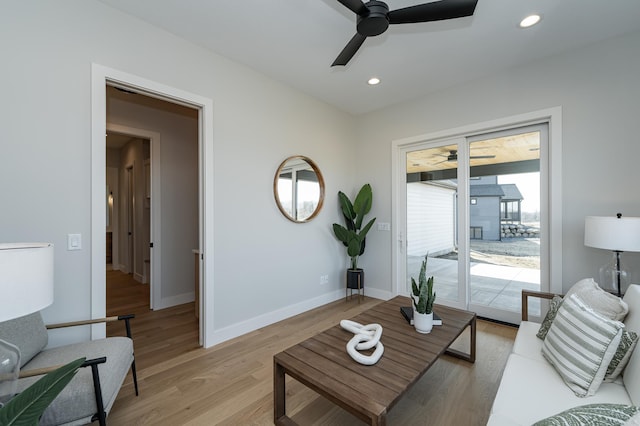 living area featuring recessed lighting, baseboards, light wood-style floors, and a ceiling fan