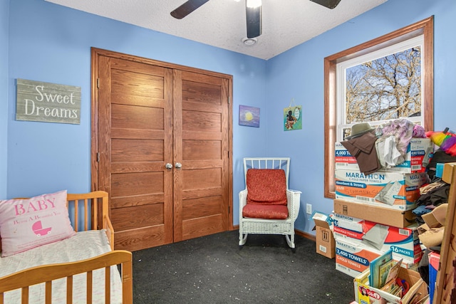 bedroom featuring ceiling fan and a textured ceiling