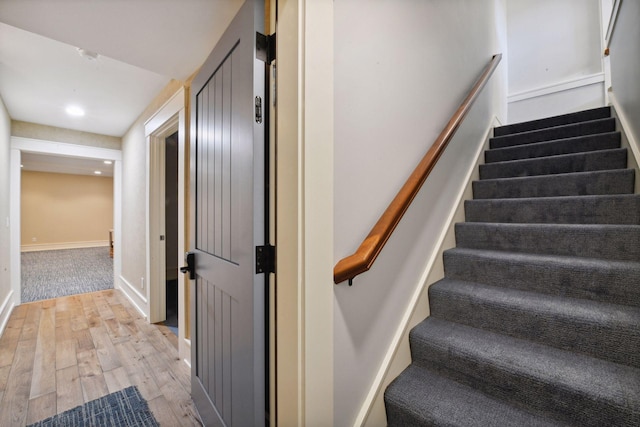 staircase with wood-type flooring, recessed lighting, and baseboards