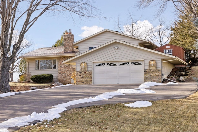 view of front facade featuring a garage