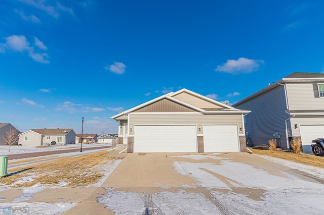 view of front facade featuring a garage