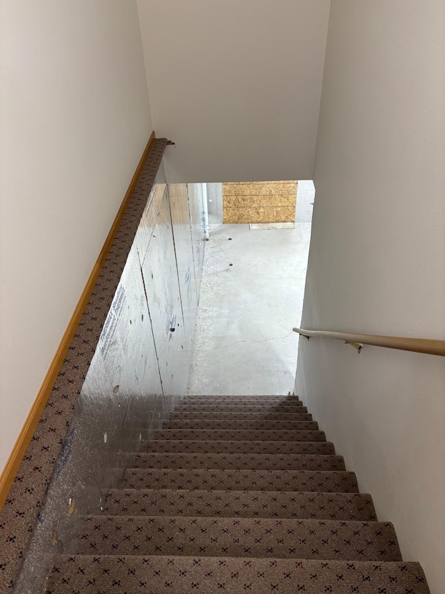 10 Townhouse Rd, Morris, MN 56267 - view of stairway