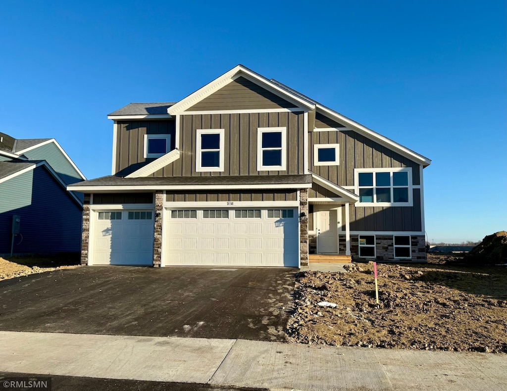 view of front facade featuring a garage