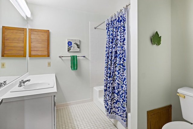 full bathroom featuring tile patterned flooring, vanity, shower / bathtub combination with curtain, and toilet