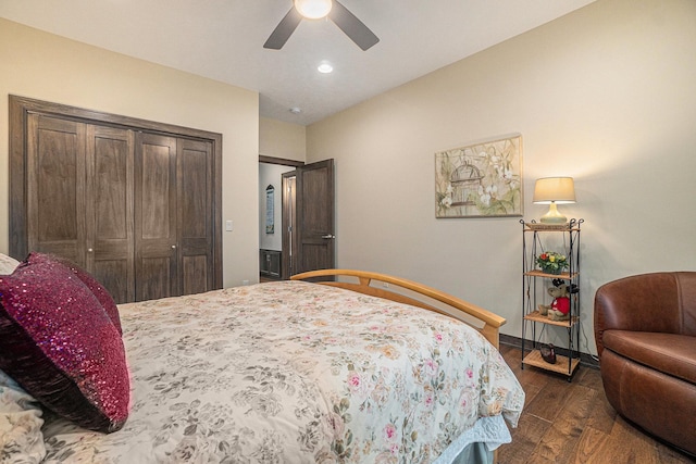 bedroom featuring ceiling fan, dark hardwood / wood-style floors, and a closet