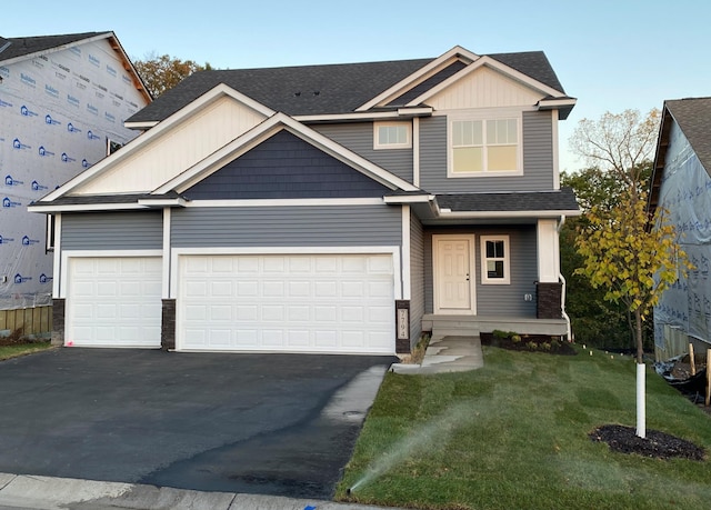 view of front facade featuring a front yard and a garage