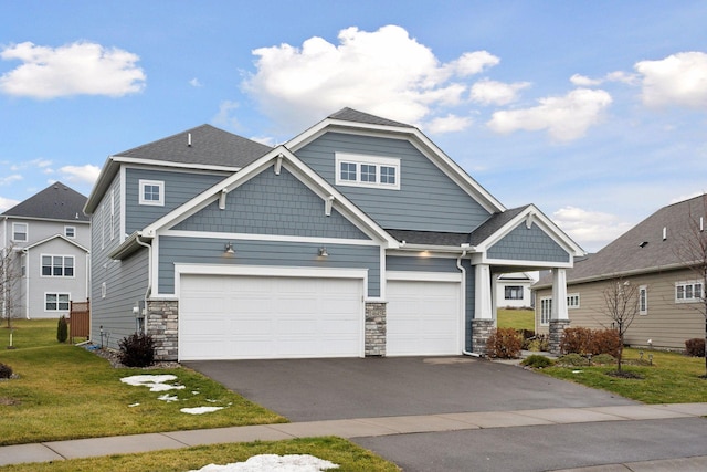 craftsman house featuring a front lawn