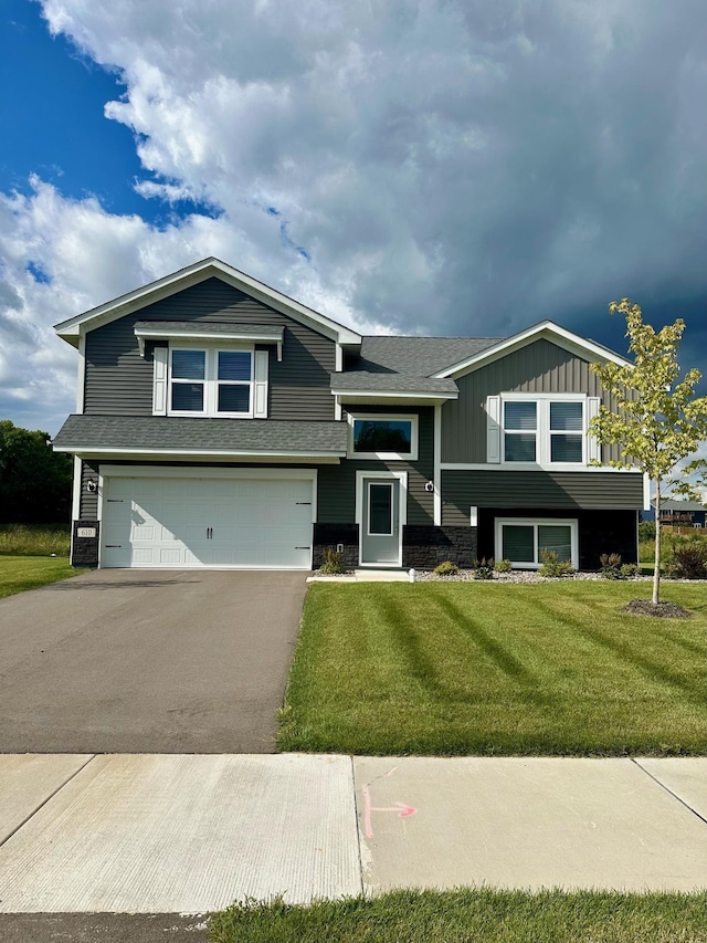 view of front of property featuring a front yard and a garage