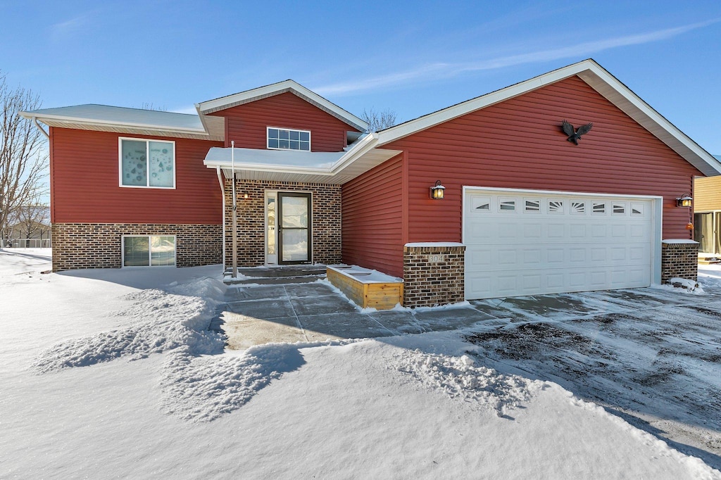 view of front of property featuring a garage