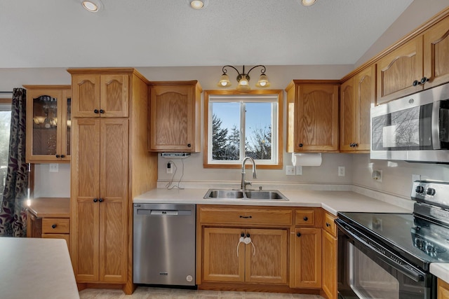 kitchen featuring sink, stainless steel appliances, and vaulted ceiling