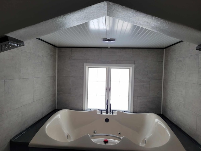 436 6th Ave SW, Cambridge, MN 55008 - full bath with a tub with jets