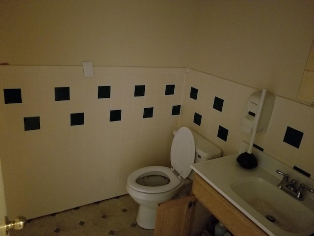 436 6th Ave SW, Cambridge, MN 55008 - half bathroom featuring tile walls and tile patterned floors