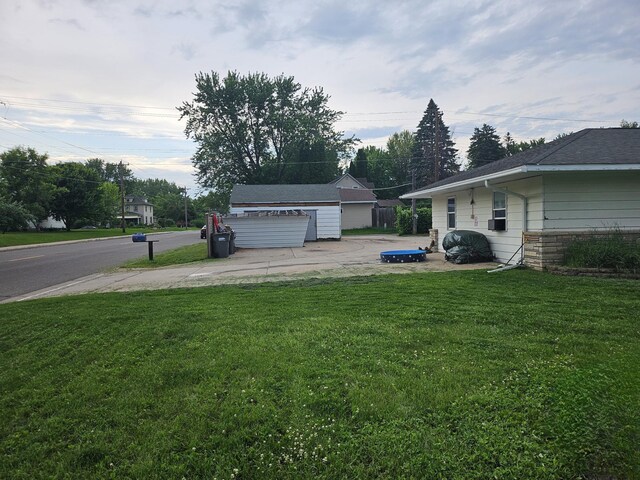 436 6th Ave SW, Cambridge, MN 55008 - view of green lawn featuring an outdoor structure
