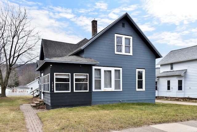 view of side of property featuring a lawn