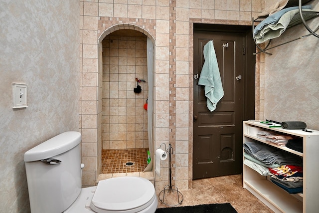 bathroom featuring toilet