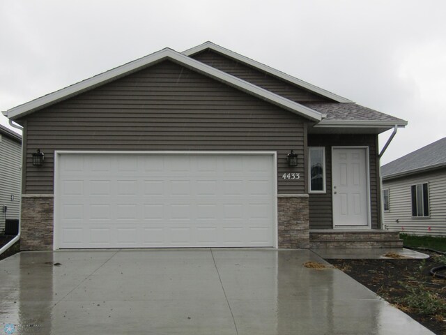 view of front facade featuring a garage