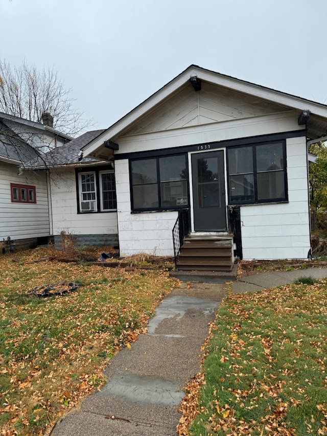 view of front of property with a front lawn