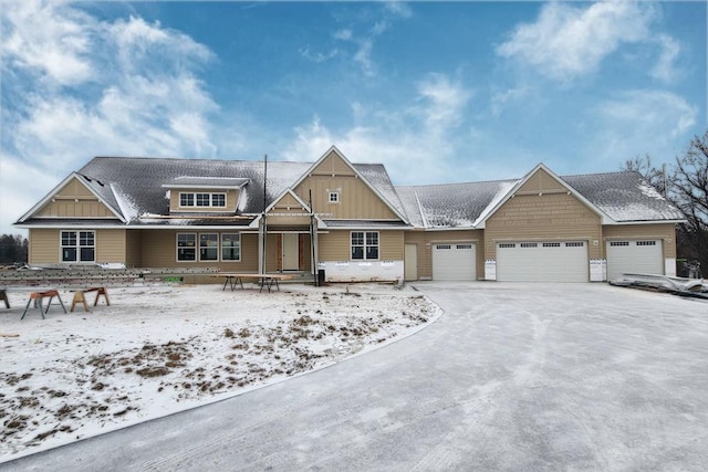 craftsman house featuring a garage