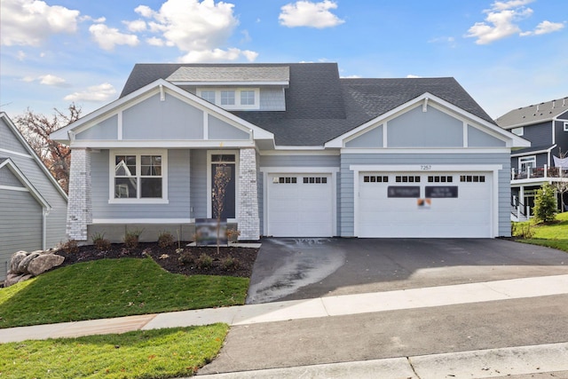 view of front of house featuring a front lawn and a garage