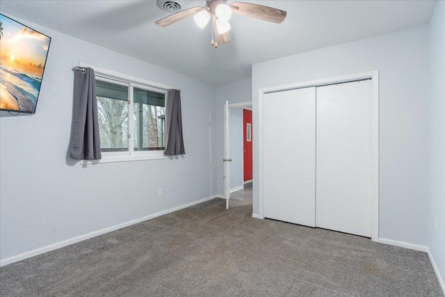 unfurnished bedroom with carpet flooring, ceiling fan, and a closet