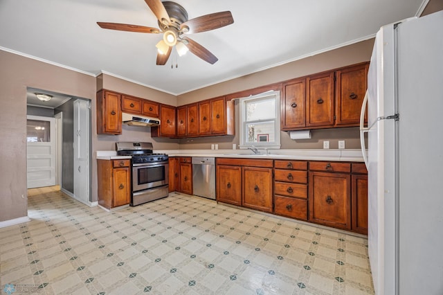 kitchen with ceiling fan, sink, stainless steel appliances, and crown molding