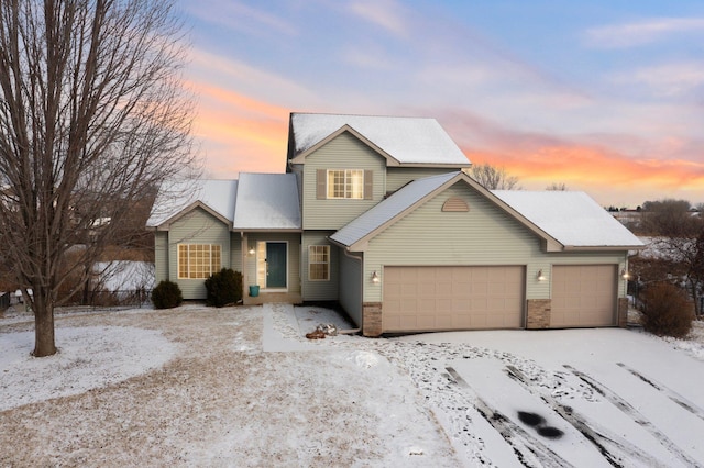 view of front property featuring a garage