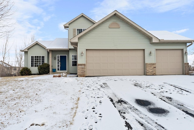 view of front facade featuring a garage