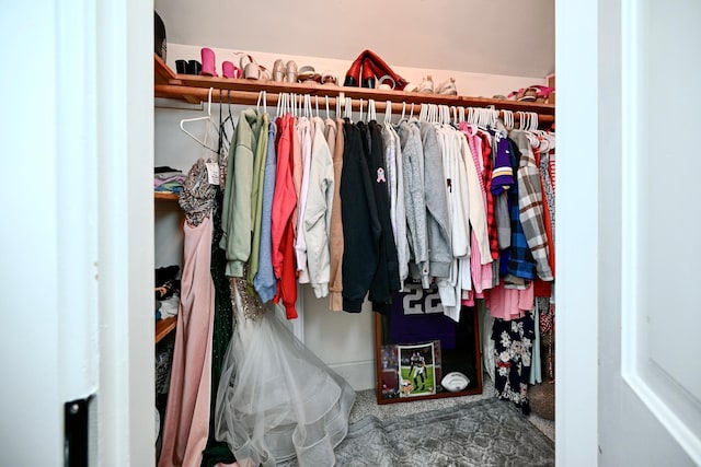 walk in closet featuring carpet