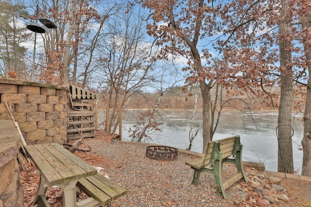 view of yard featuring an outdoor fire pit