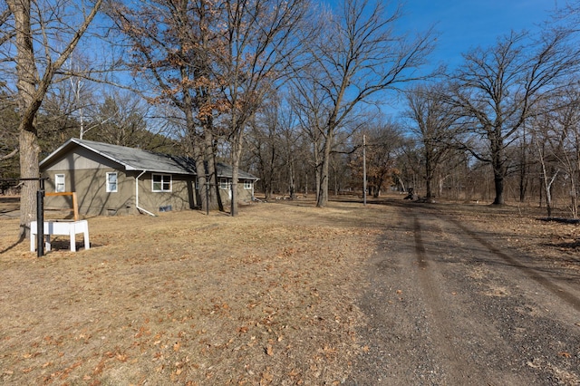 view of yard with dirt driveway