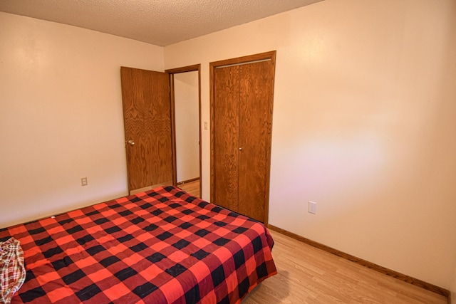 unfurnished bedroom featuring light hardwood / wood-style flooring and a textured ceiling