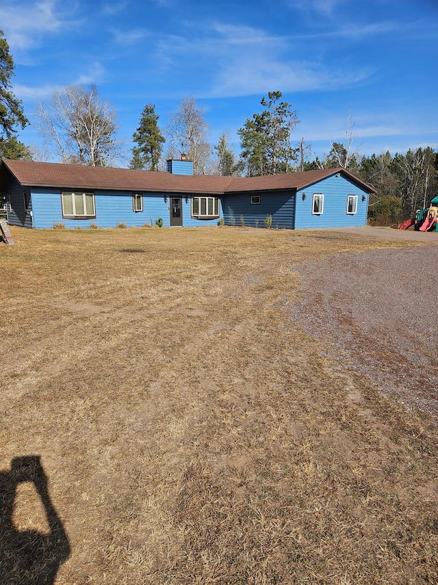 single story home with a front yard