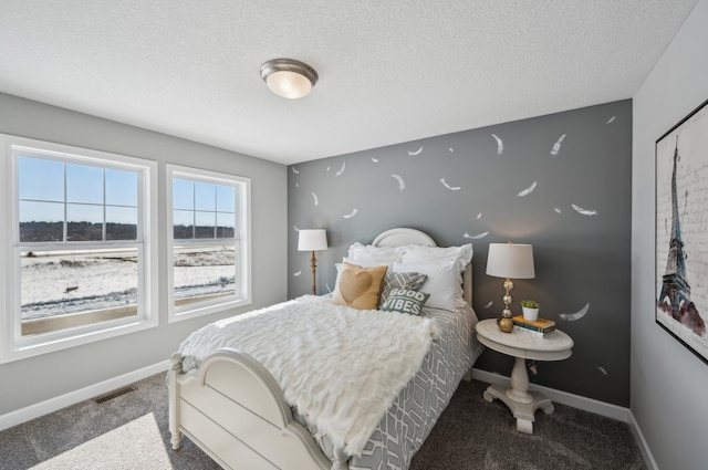 bedroom featuring carpet flooring and a textured ceiling