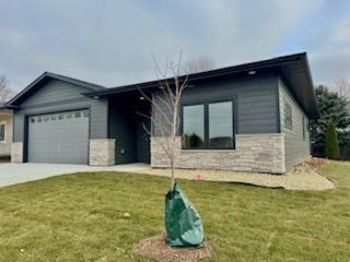 view of front facade featuring a front yard and a garage