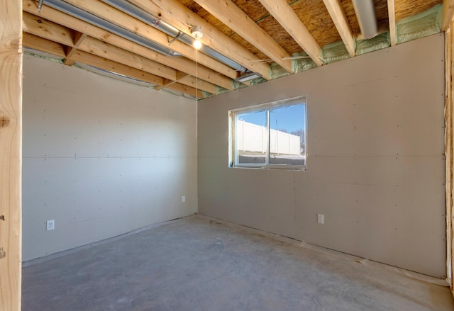 empty room featuring concrete flooring