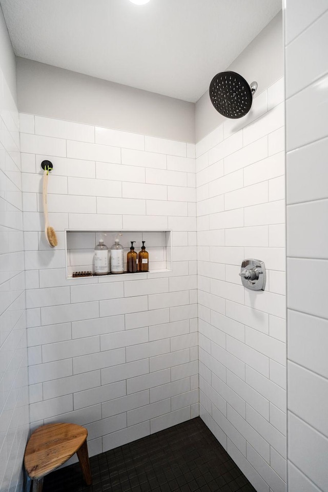 bathroom featuring tiled shower