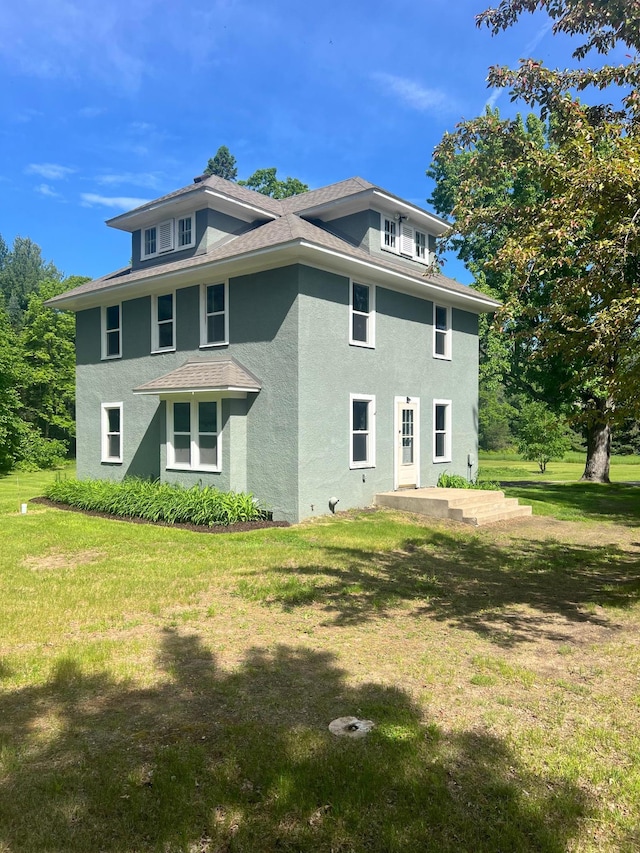 view of front of home with a front yard