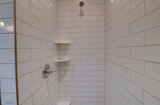 bathroom featuring tiled shower