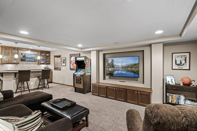 living room featuring wet bar, recessed lighting, baseboards, and light carpet