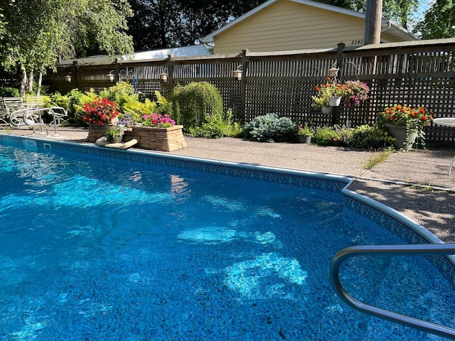 view of swimming pool