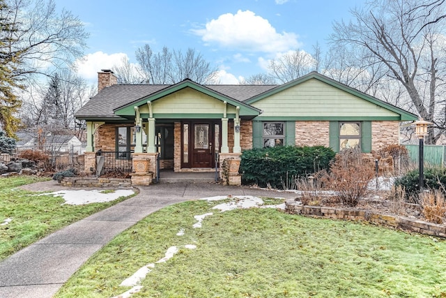 view of front facade featuring a front lawn and covered porch