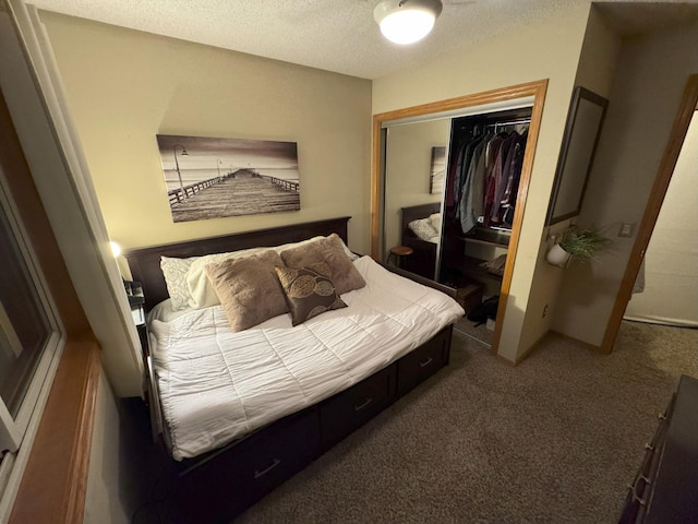 bedroom featuring carpet, a textured ceiling, and a closet