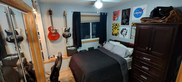 bedroom with ceiling fan