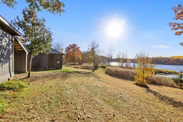 view of yard featuring a water view