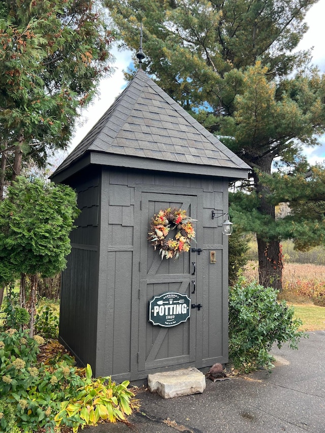 view of outbuilding